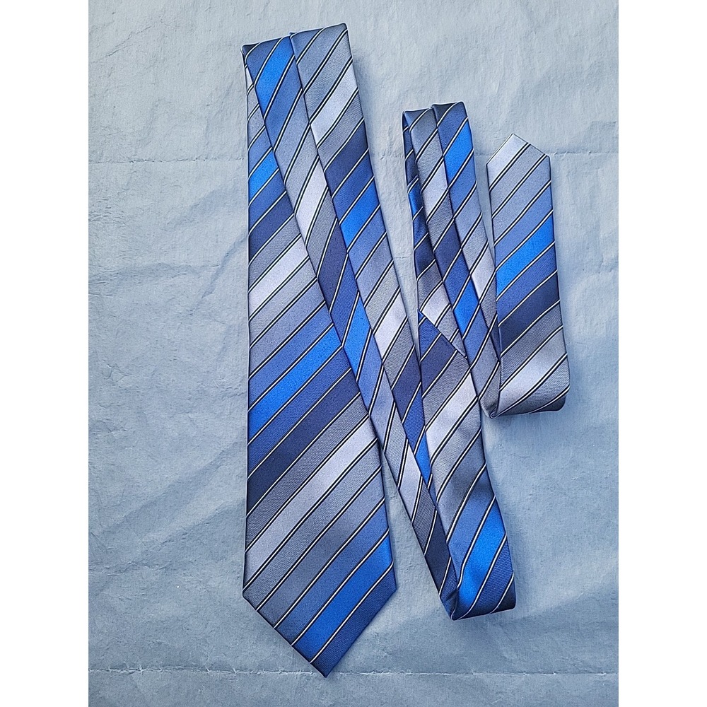 kenneth cole reaction blue‎ and silver striped silk tie